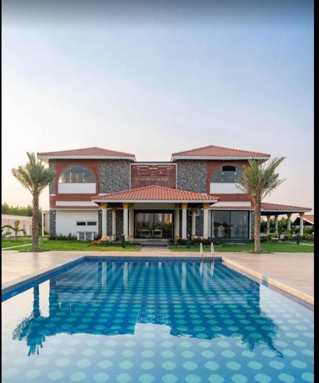 Redhomex Cove Castle Villa Haiderabad Buitenkant foto